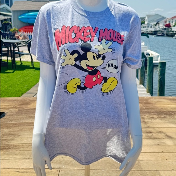 Disney Tops - Sale🟢💲2/10‼️Disney Mickey Mouse T-Shirt